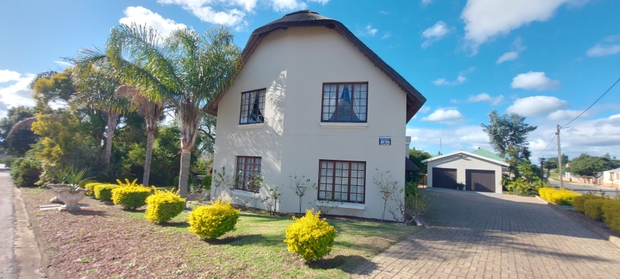 4 Bedroom Property for Sale in Albertinia Western Cape